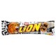 Lion Black White Nadziewany wafel z karmelem i płatkami pszennymi w białej polewie 42 g